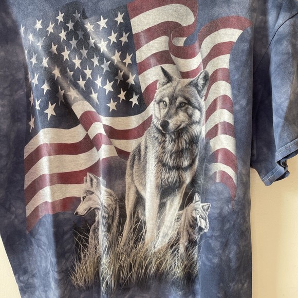 VTG 2001 The Mountain T Shirt Mens M Wolf American Flag  Graphic Short S… - Picture 2 of 6